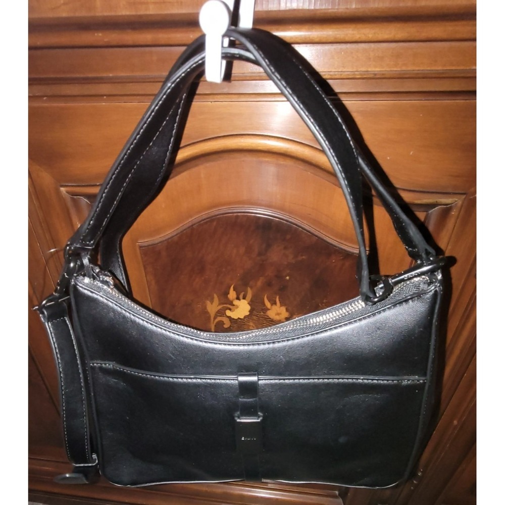 DKNY Black SETH leather shoulder bag NWT ext pocket mag close inside zip pocket